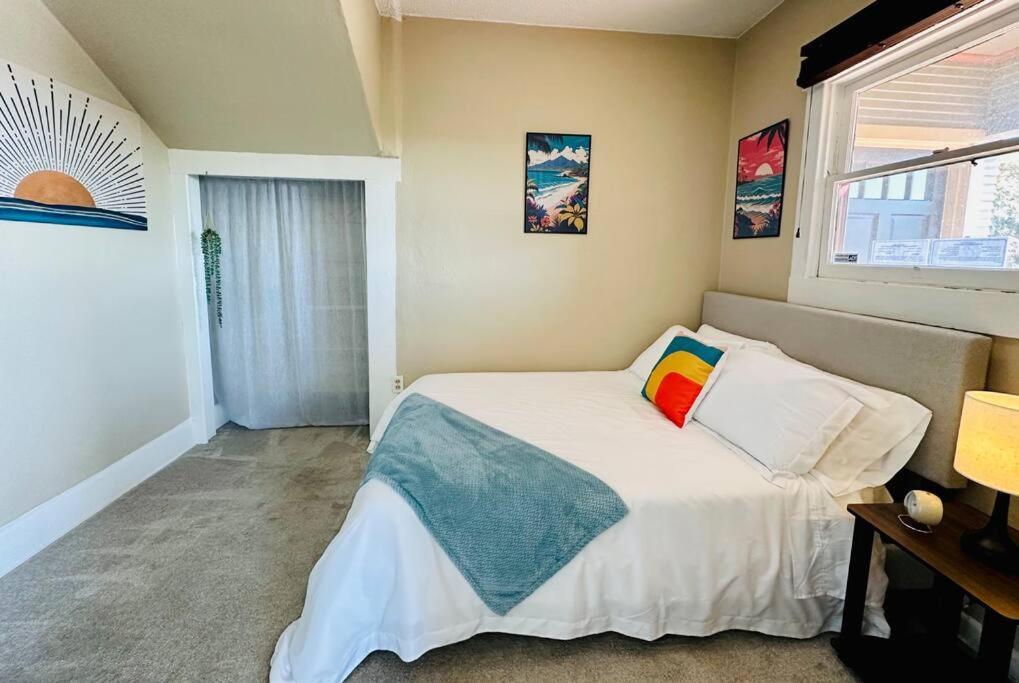Casa de férias 3-bedroom, Prime Location, Private Backyard! San Diego